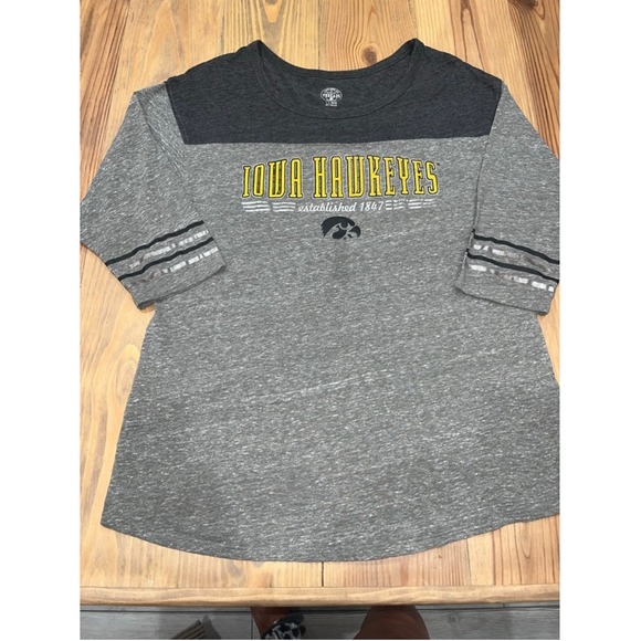 Rivalry Threads Tops - Iowa‎ Hawkeyes Women's Shirt Rivalry Threads Sz Large 12-14 Preloved, 0017 B1